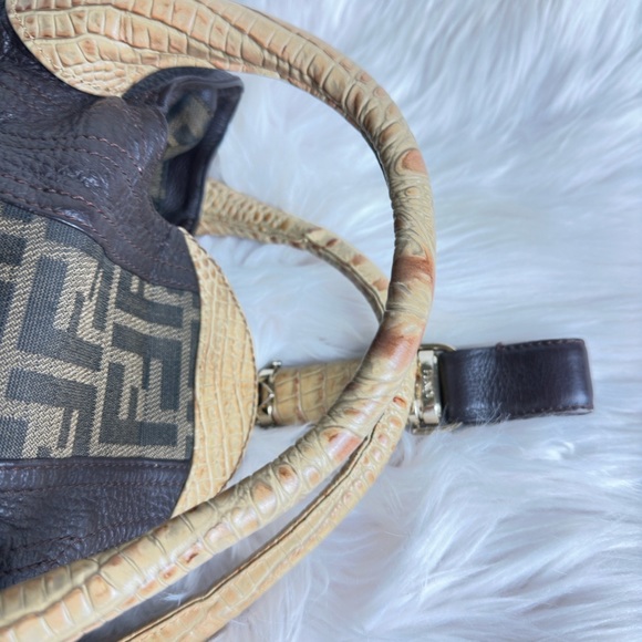 🛑SOLD🛑Fendi monogram spy bag - Picture 6 of 12